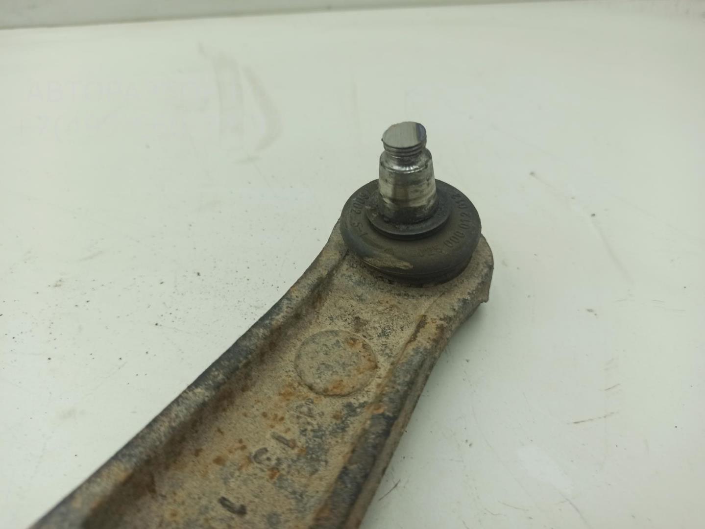 Рычаг передний левый