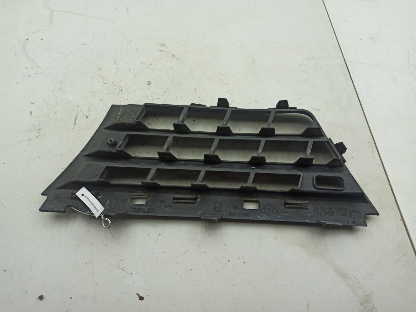 Решетка радиатора правая