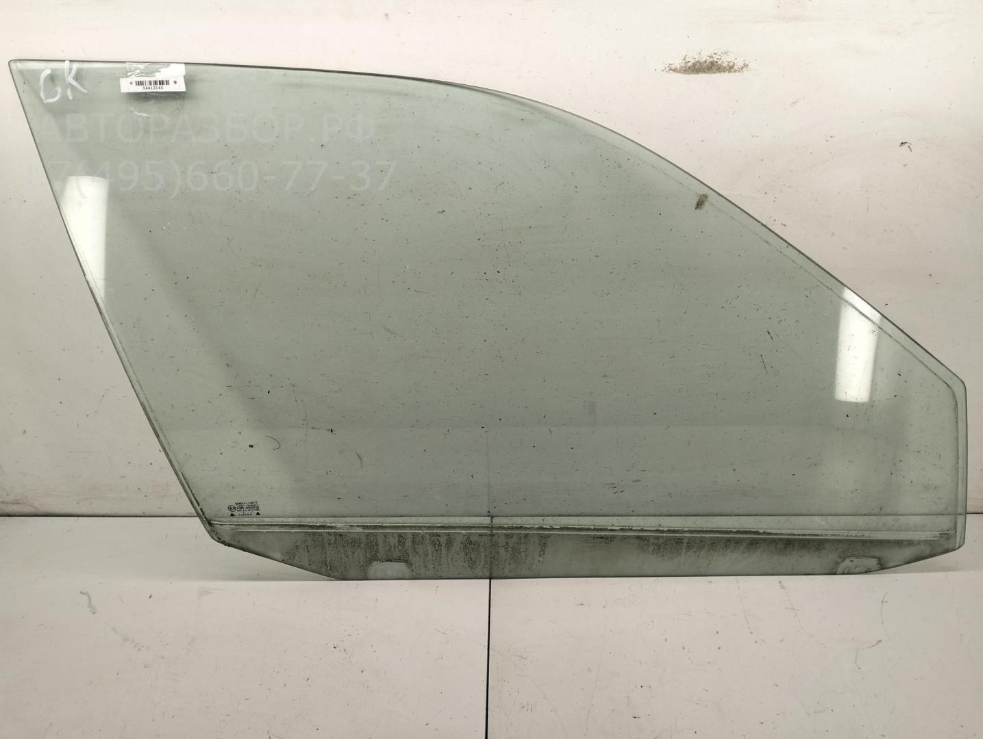 Стекло двери передней правой