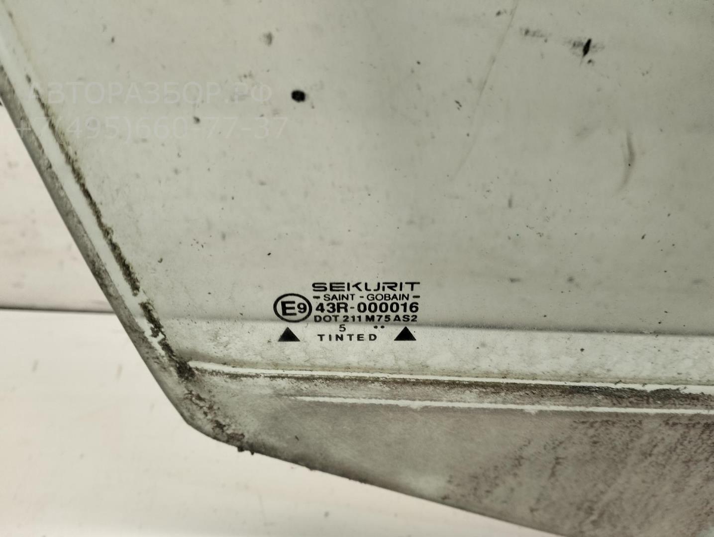 Стекло двери передней правой