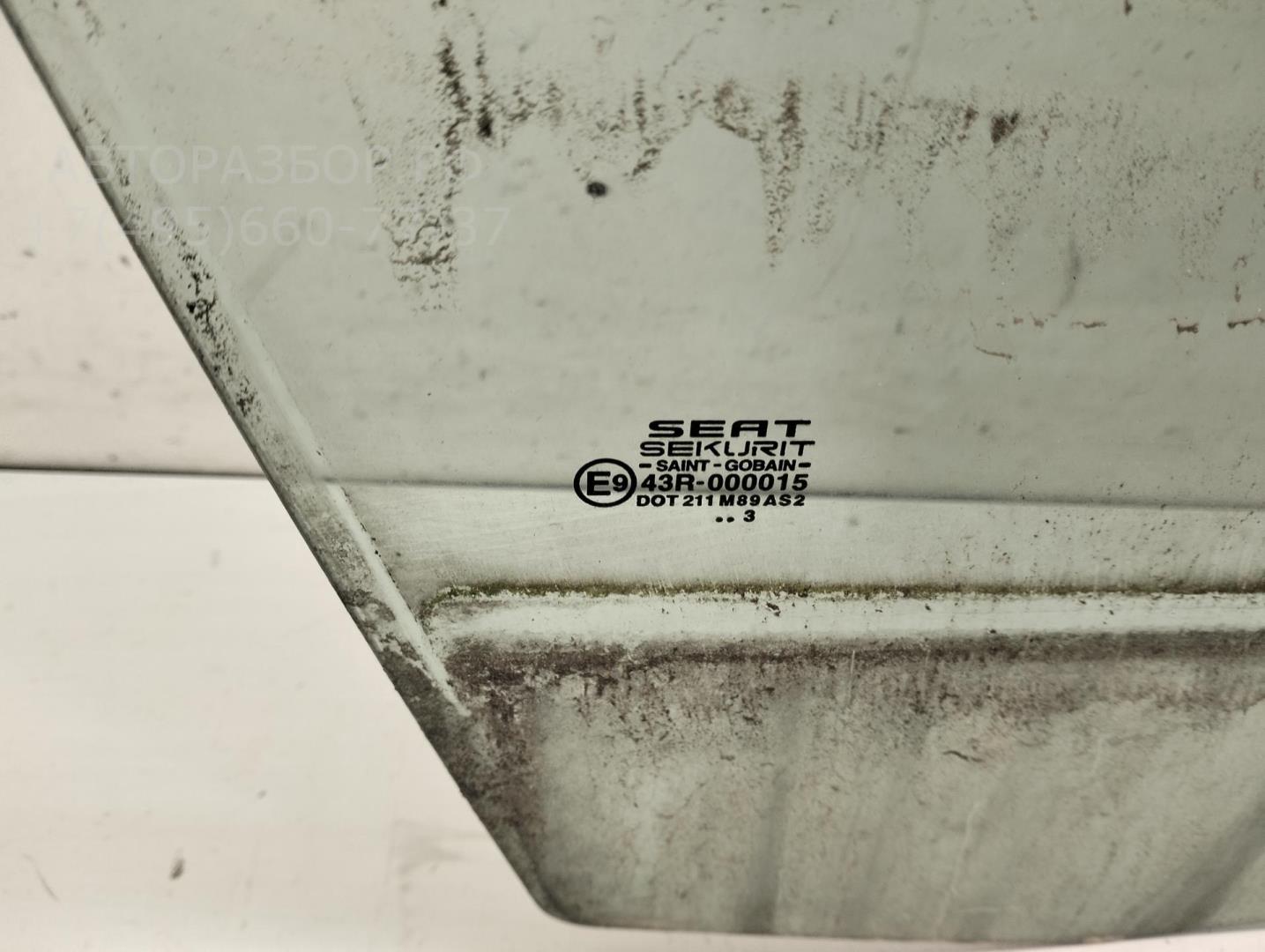 Стекло двери передней правой