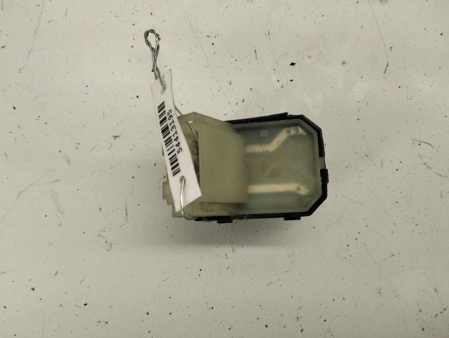 Кнопка регулировки зеркала