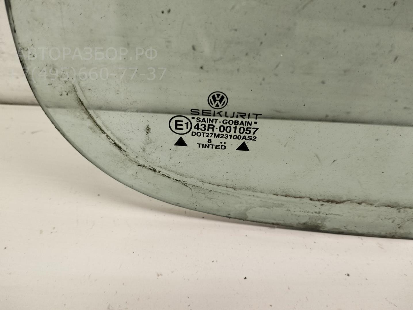 Стекло двери задней правой (форточка)