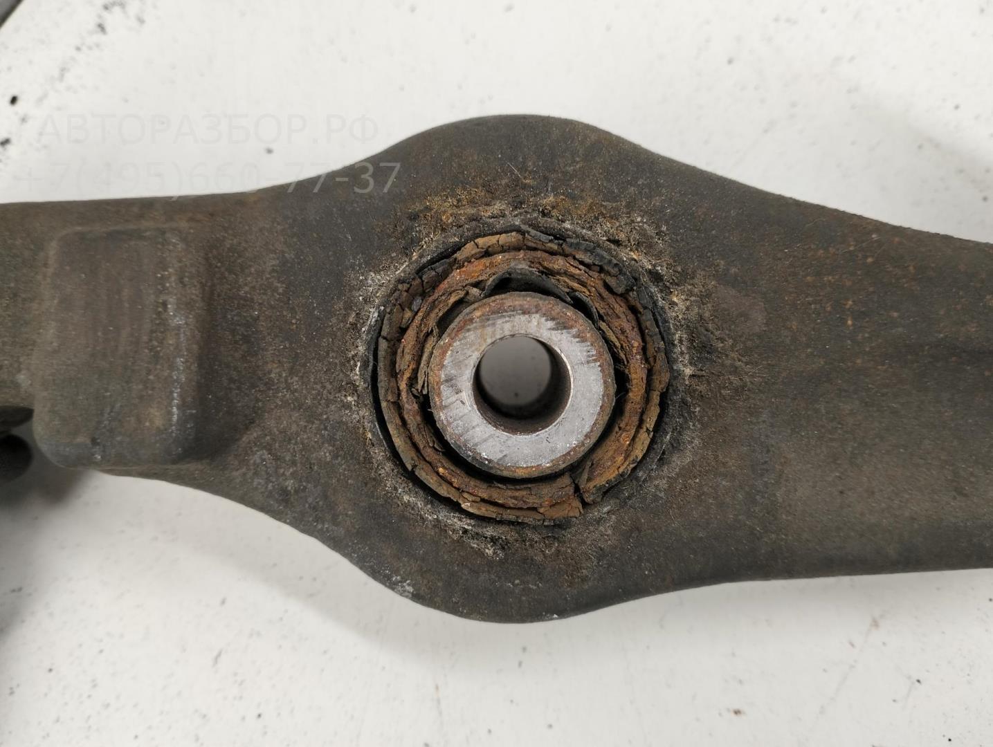 Рычаг передний левый