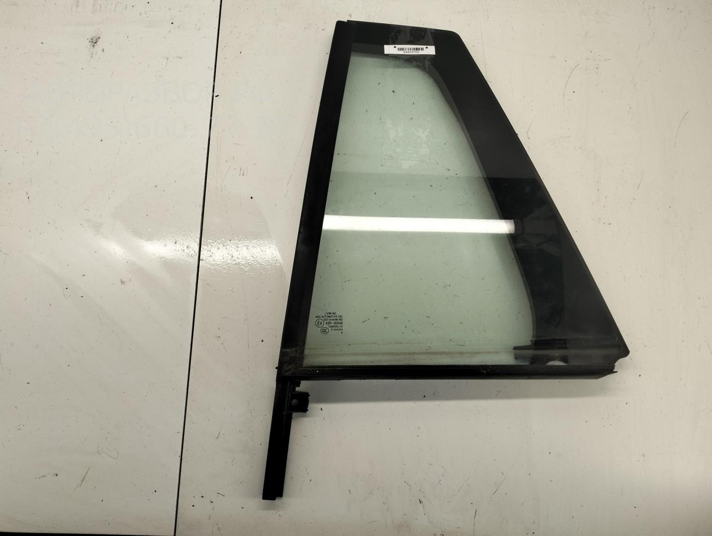 Стекло двери задней левой (форточка)
