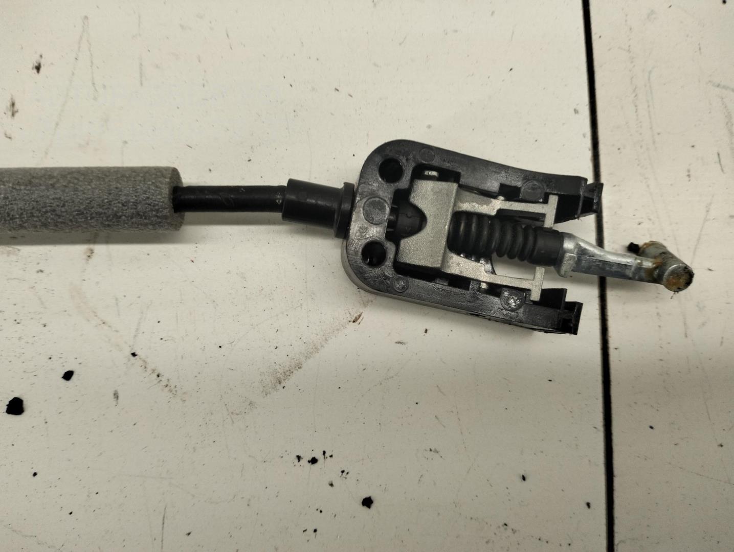 Трос открывания двери