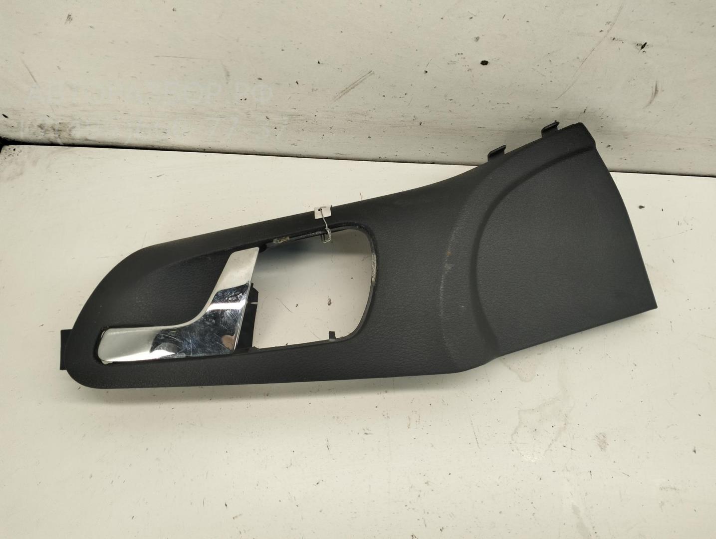 Ручка двери передней внутренняя левая