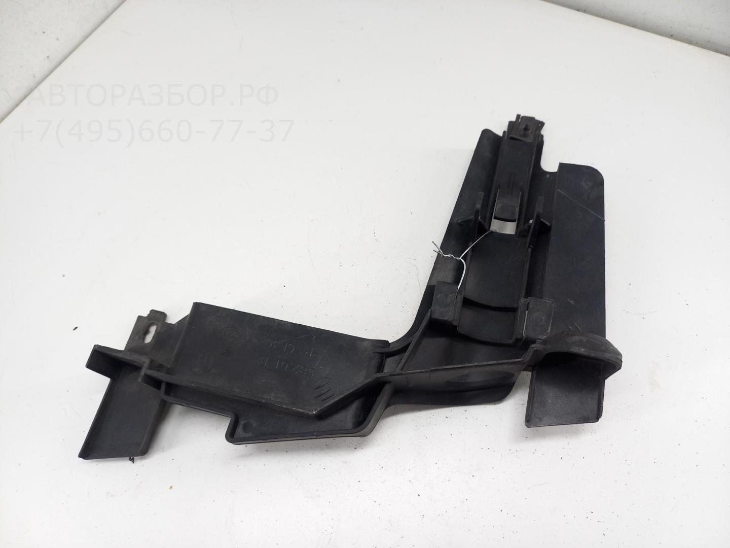 Кронштейн фар правый