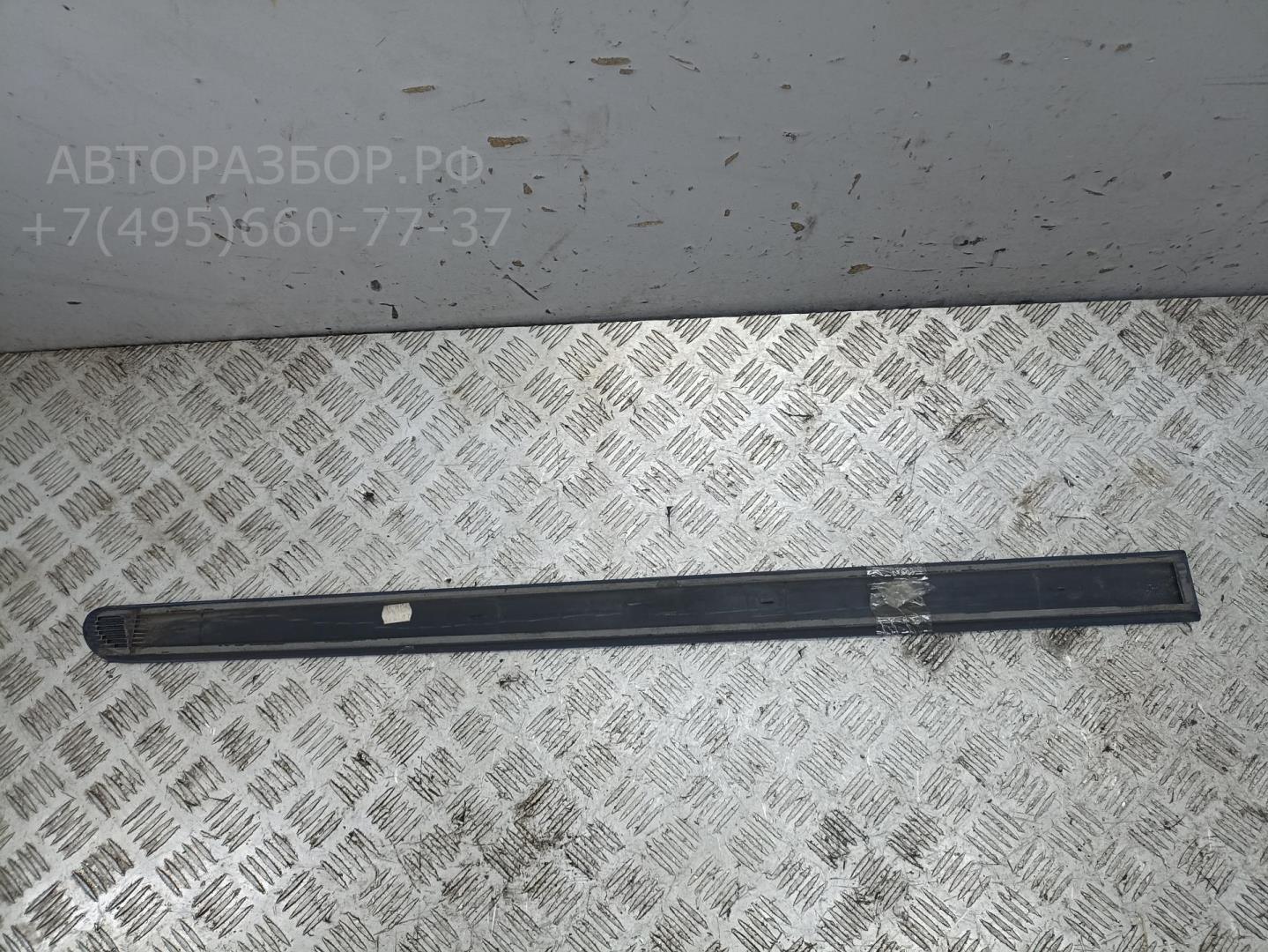 Молдинг двери передней левой