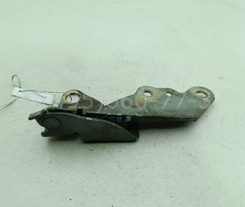 Петля капота правая