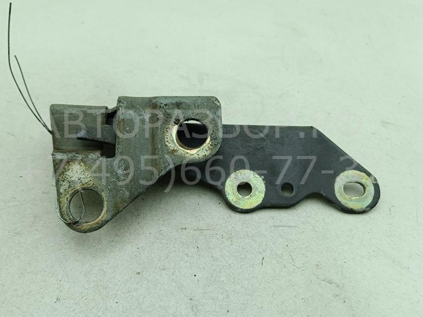 Петля капота правая