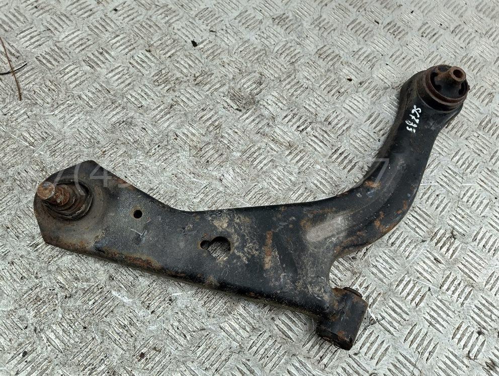 Рычаг передний правый