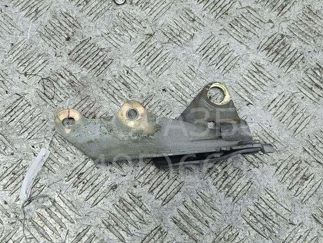 Петля капота левая