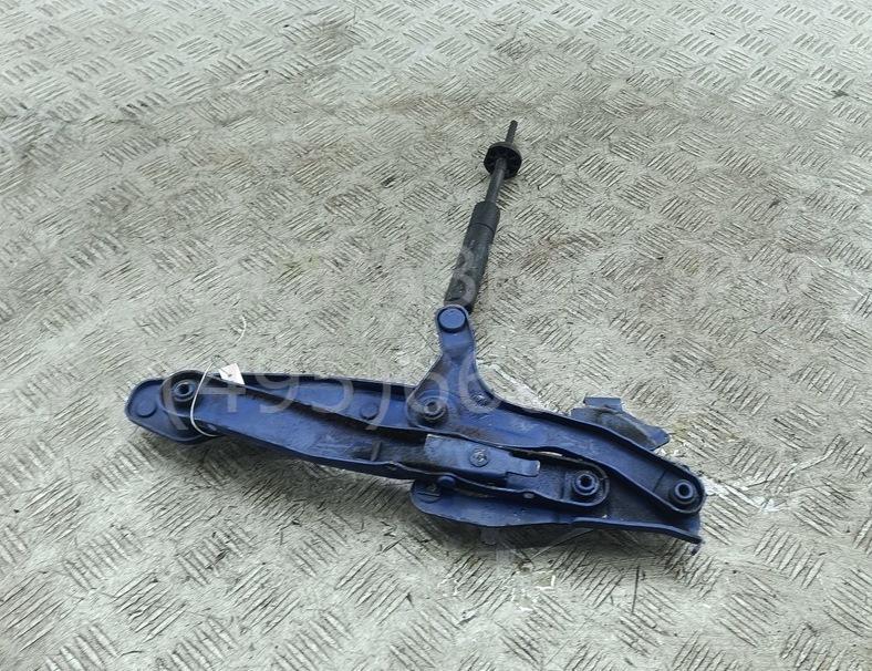 Петля капота левая