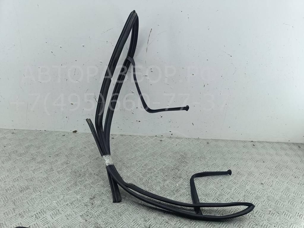 Уплотнитель капота