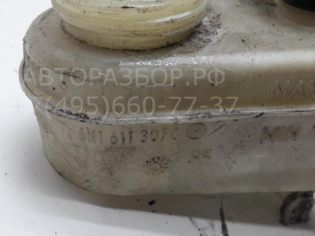 Бачок главного тормозного цилиндра