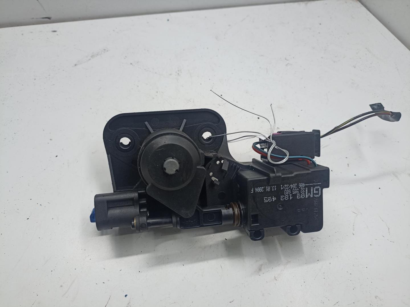 Кнопка открывания багажника