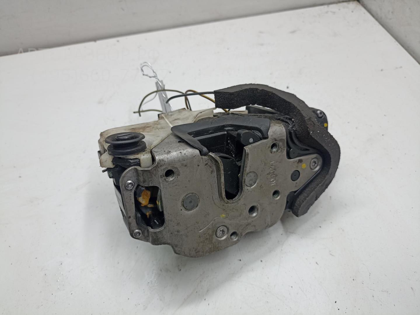 Замок двери задней правой