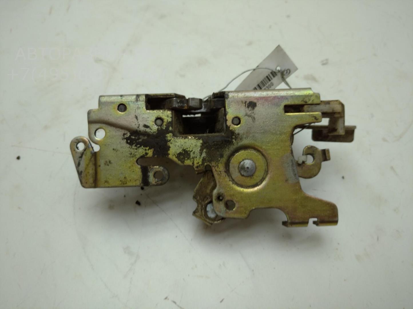 Замок двери передней левой