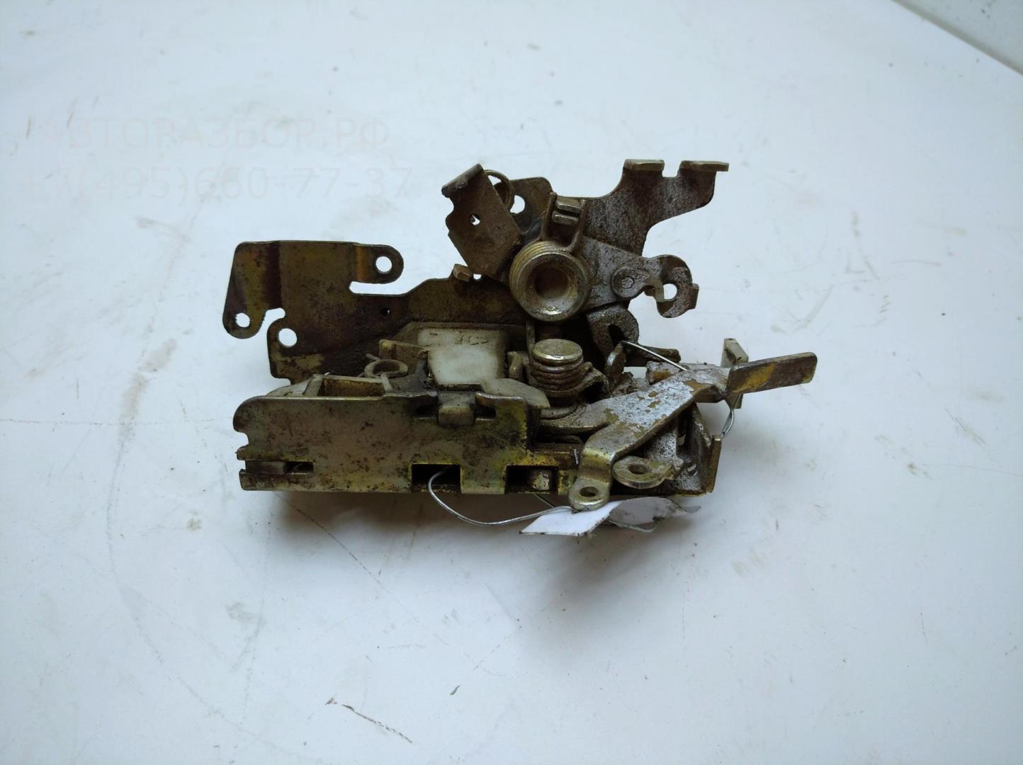 Замок двери передней левой