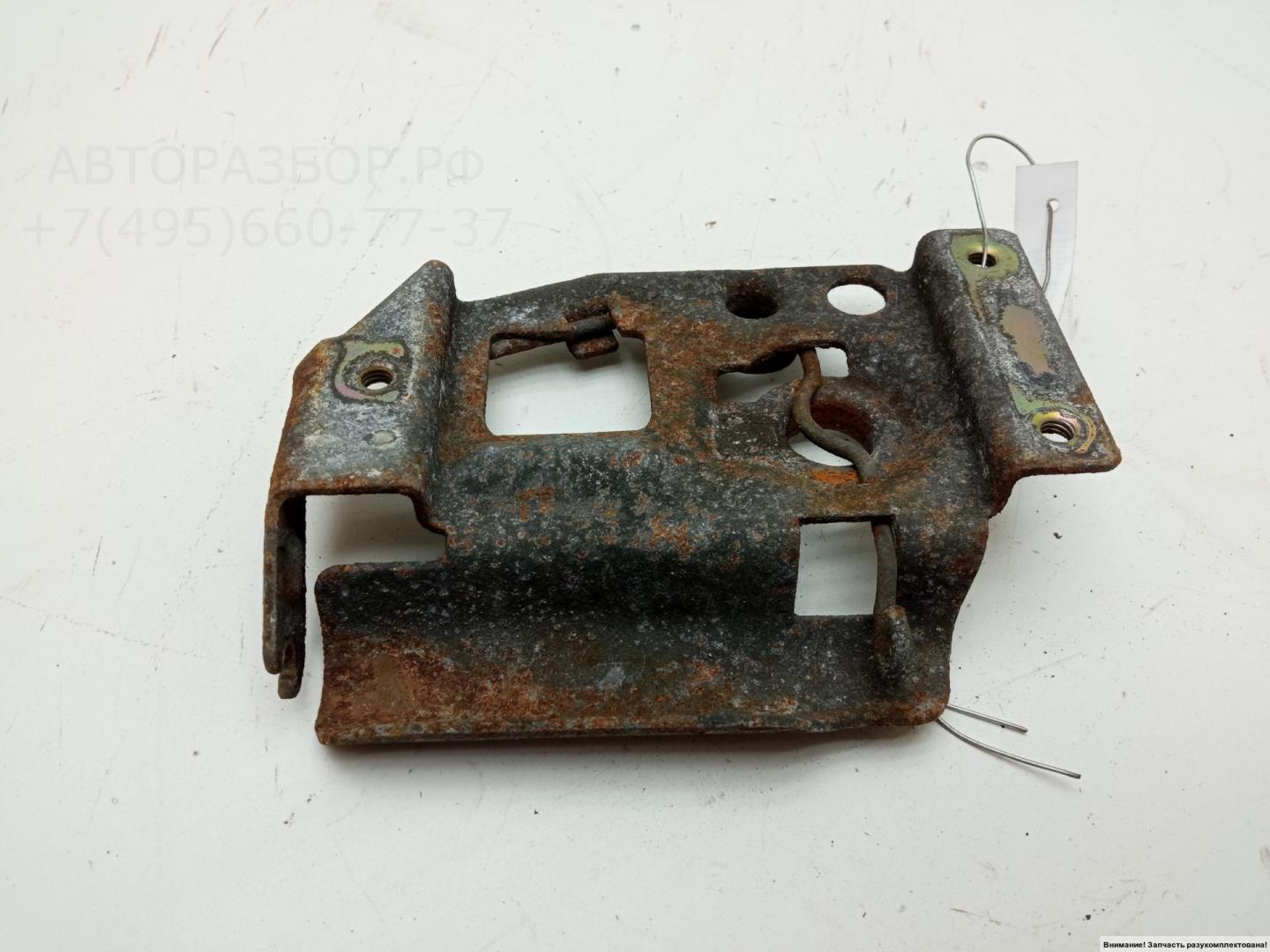 Замок капота