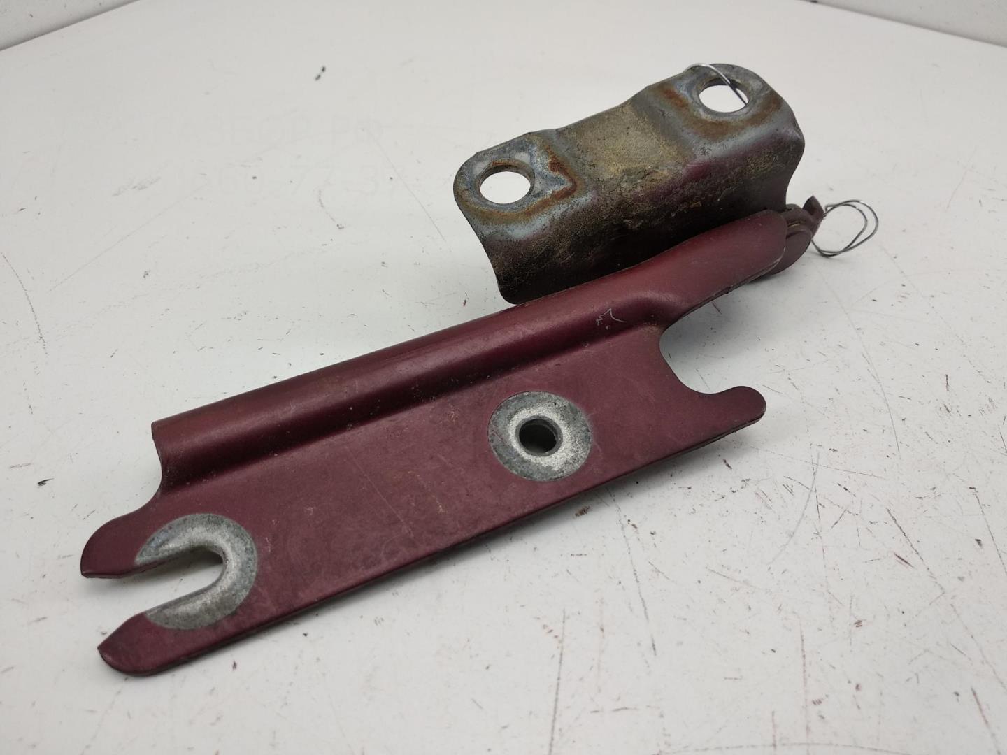 Петля капота левая