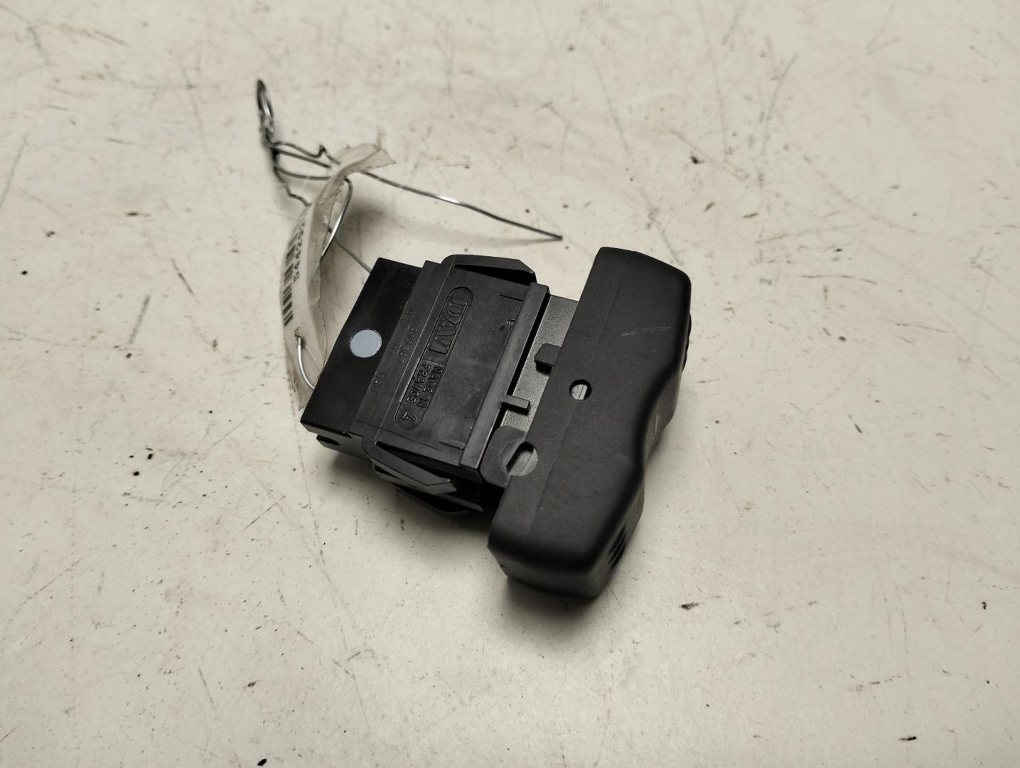 Кнопка обогрева заднего стекла