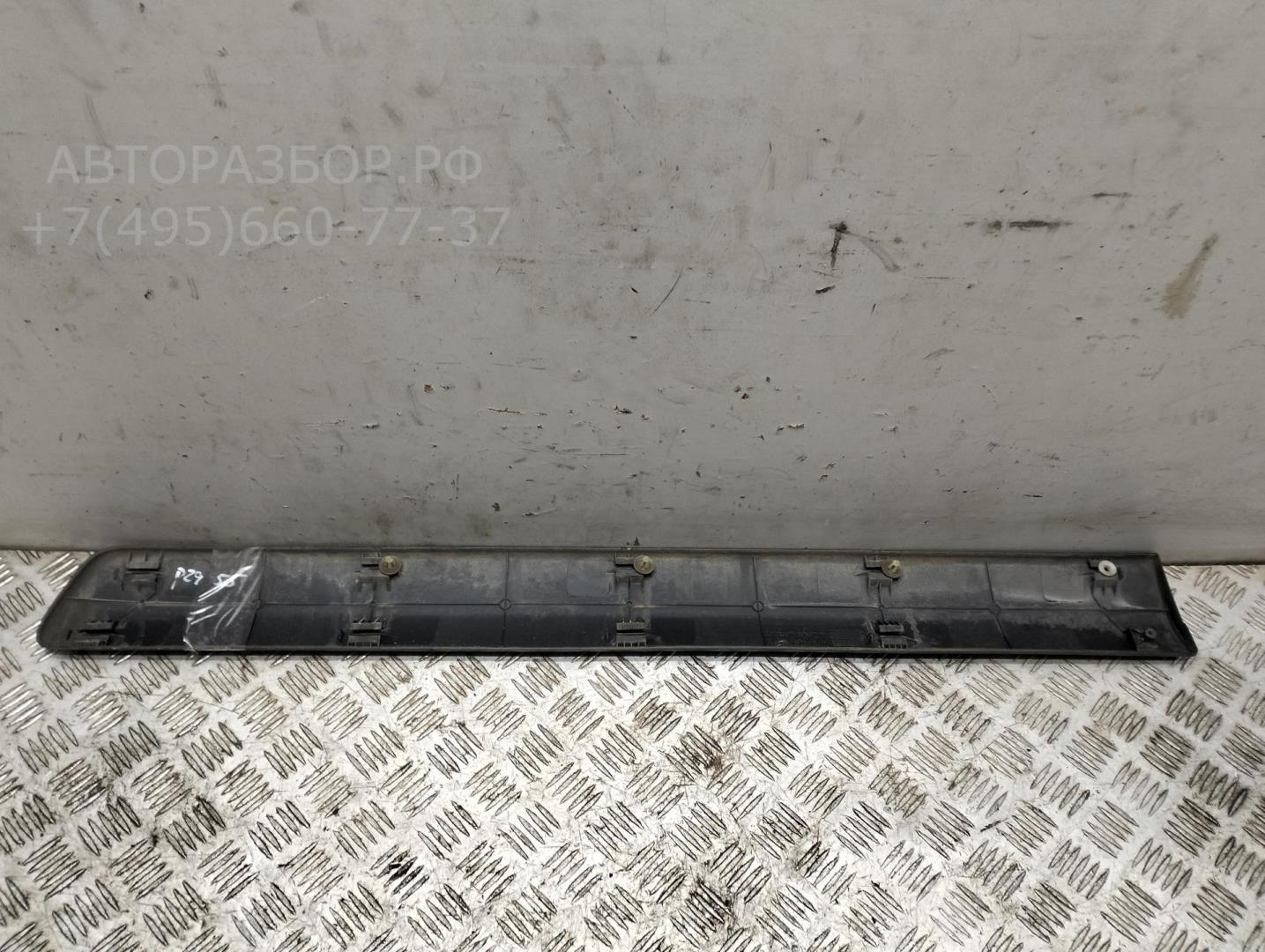 Молдинг двери передней левой