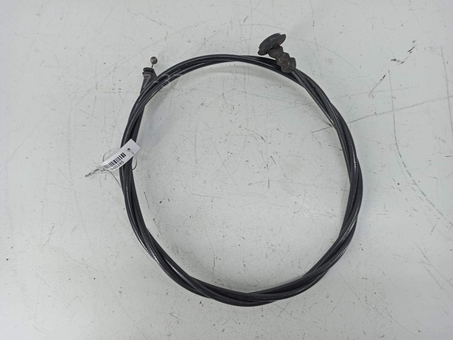 Трос открывания капота