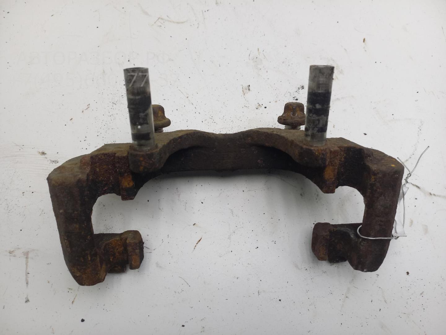 Скоба суппорта переднего