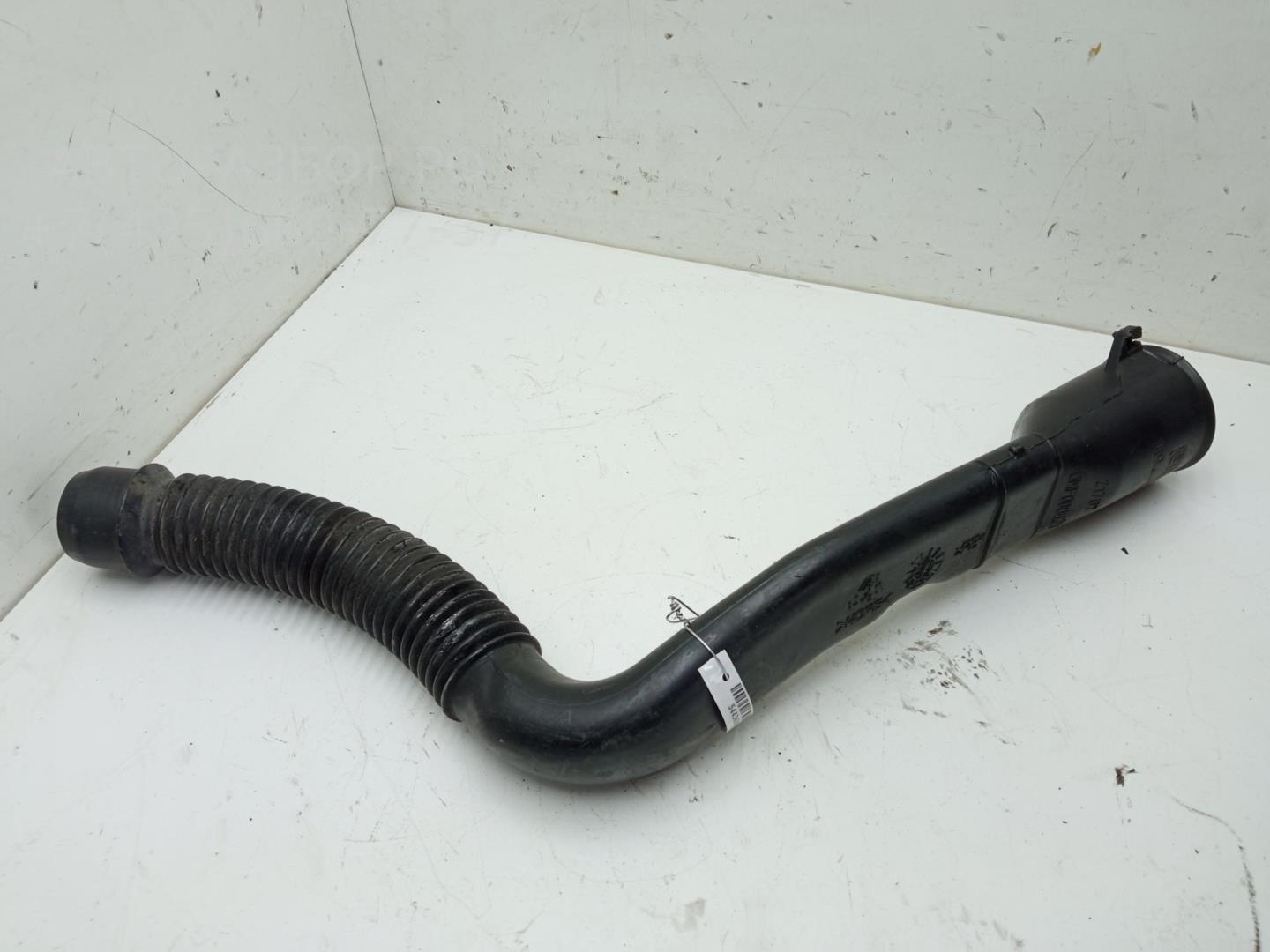 Горловина бачка омывателя