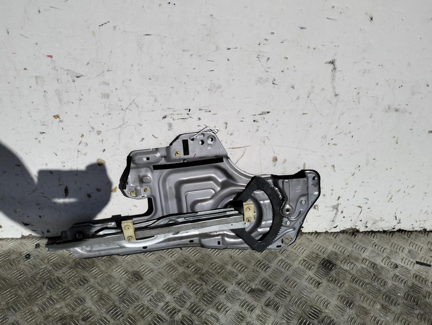 Стеклоподъемник электр. передний правый