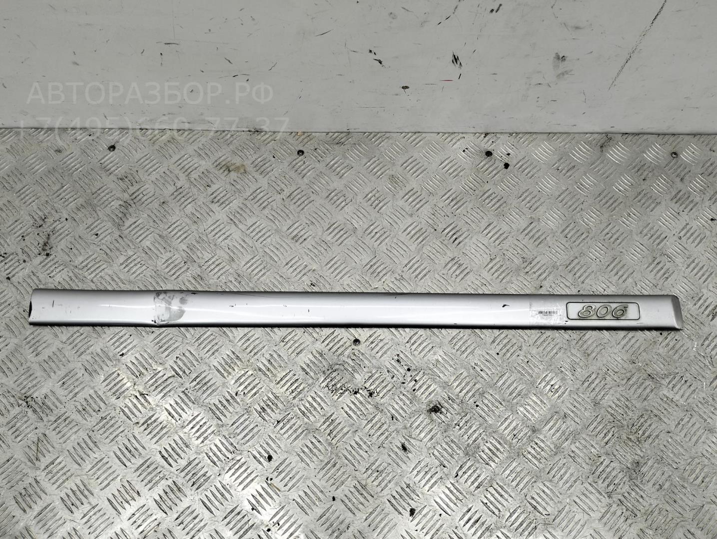 Накладка двери передней правой