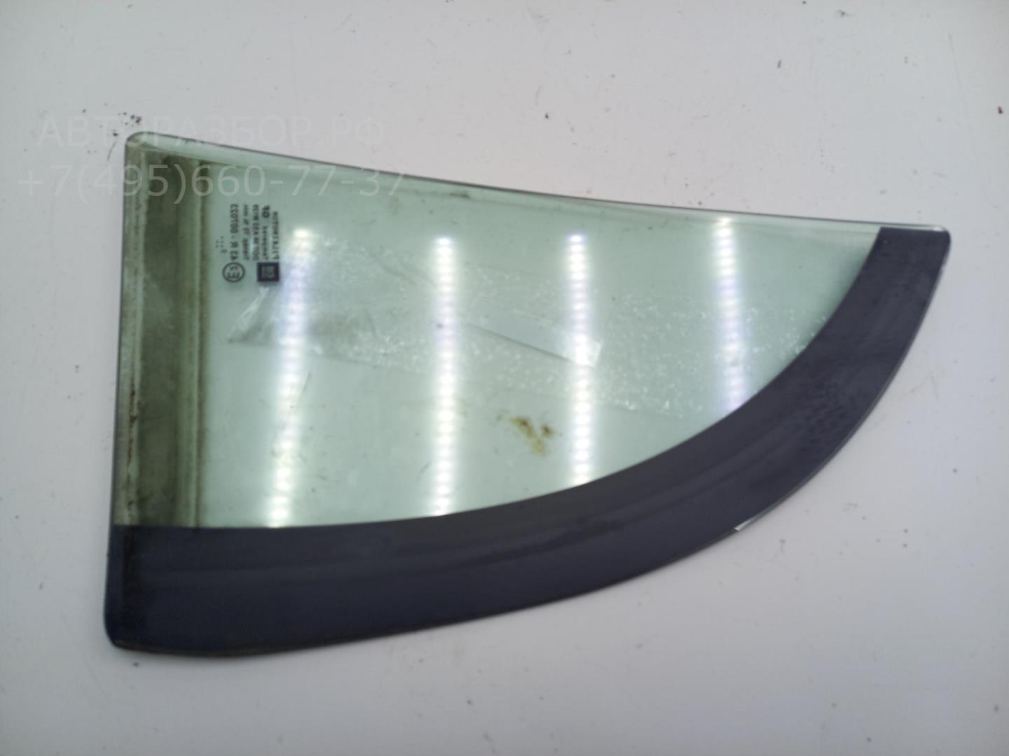 Стекло двери задней правой (форточка)