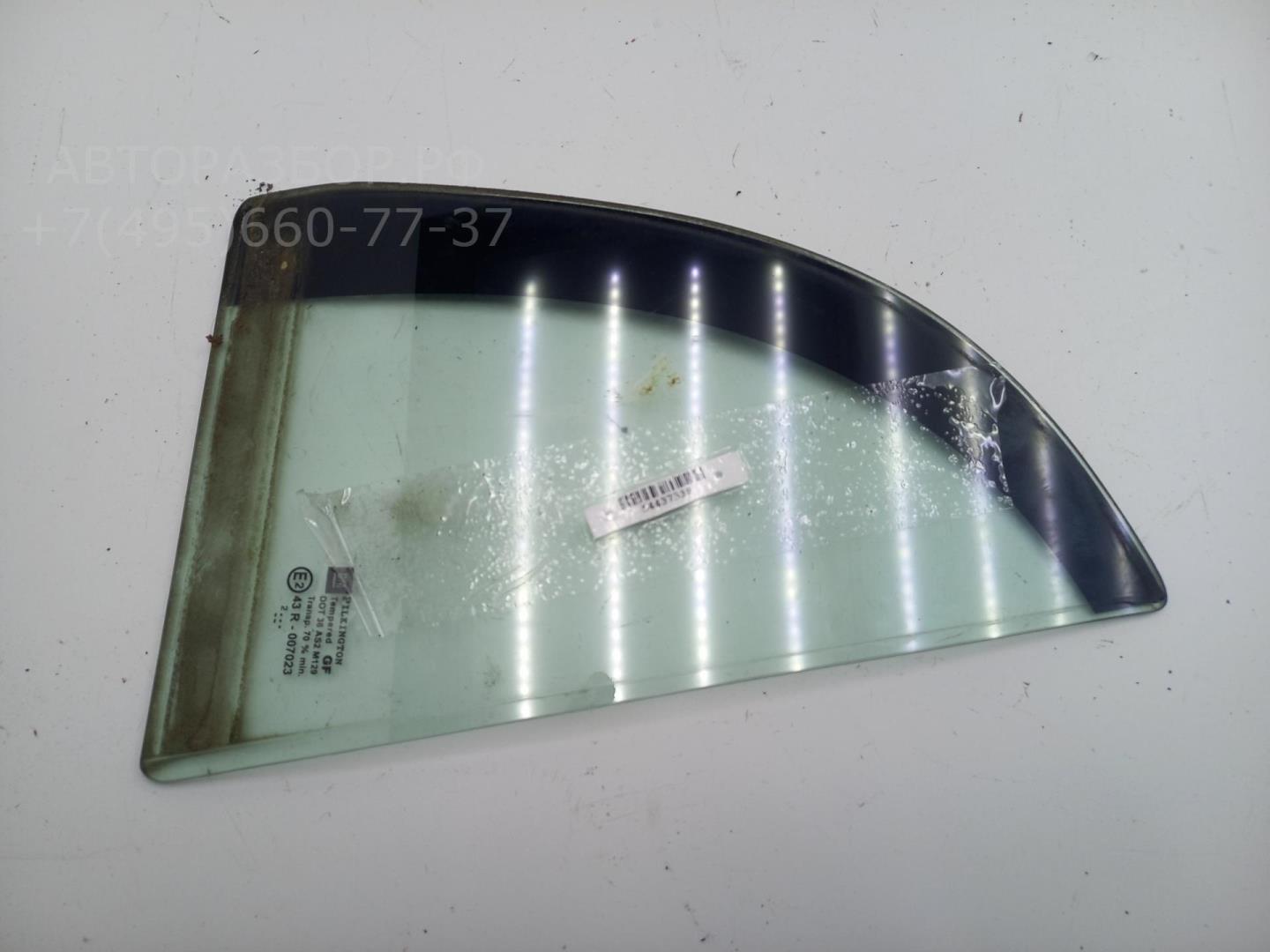 Стекло двери задней правой (форточка)