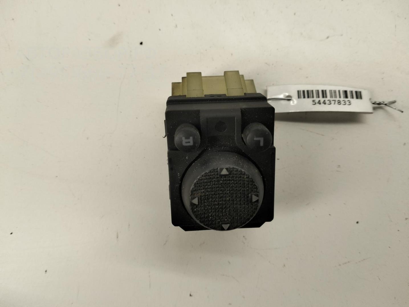 Кнопка регулировки зеркала