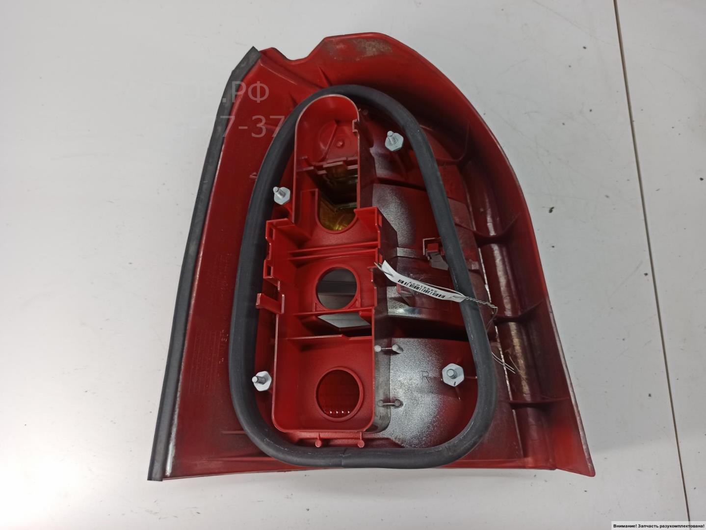 Фонарь задний правый