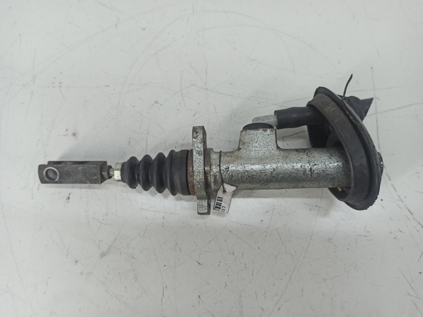 Цилиндр сцепления главный