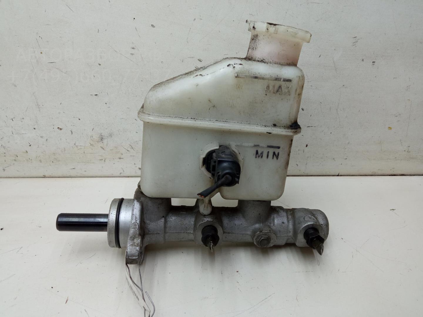 Цилиндр тормозной главный