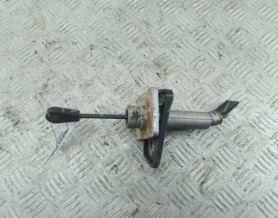 Цилиндр сцепления главный