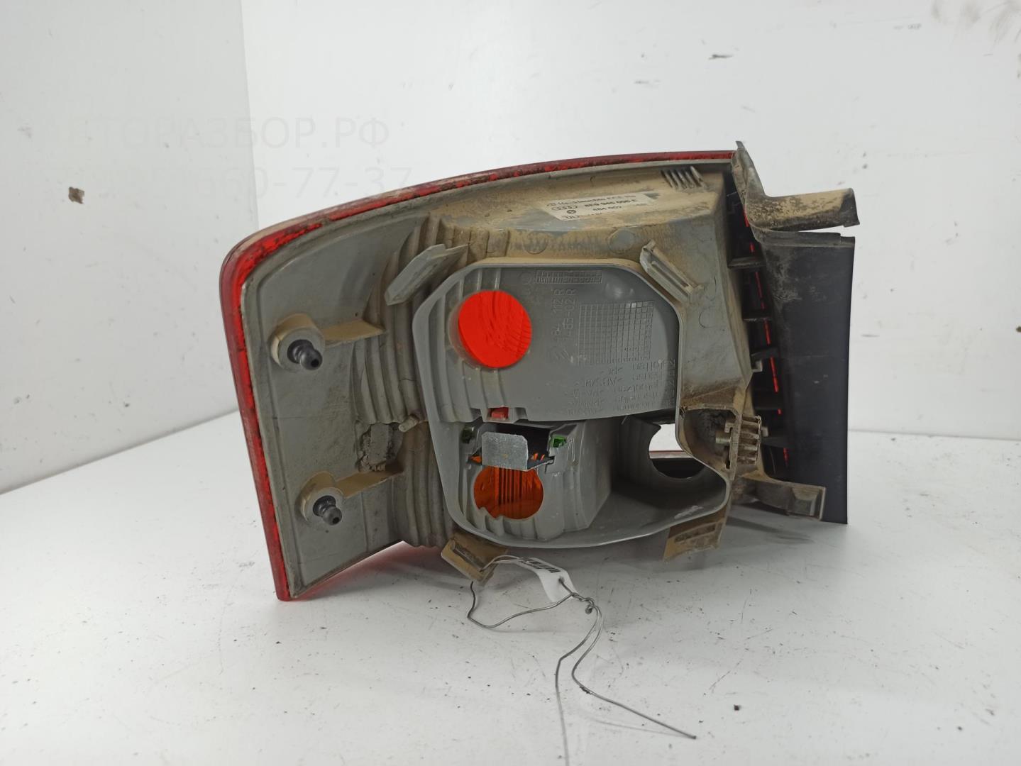 Фонарь задний правый