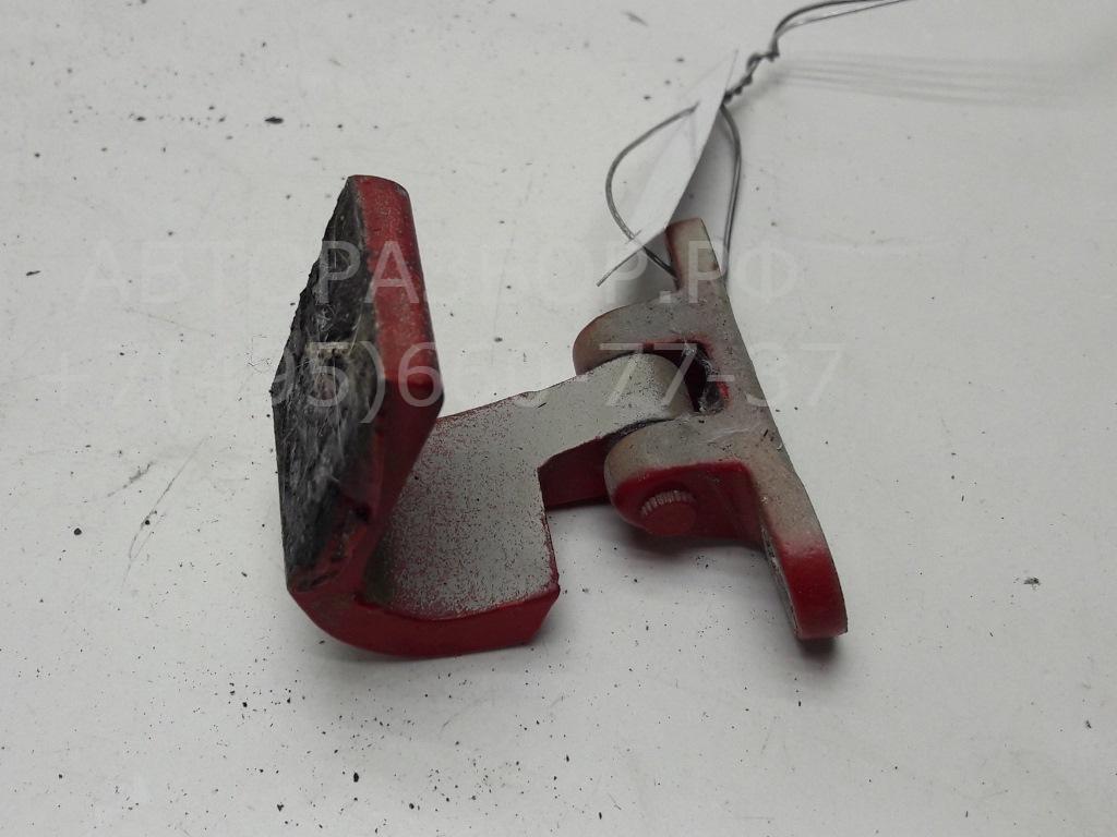 Петля крышки багажника