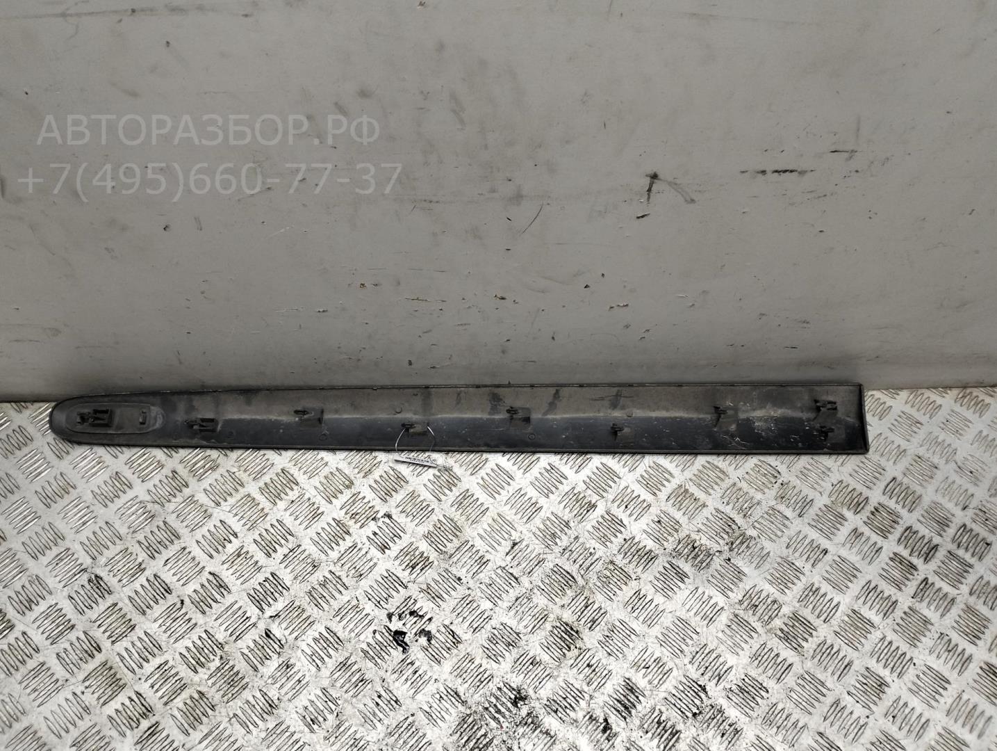 Молдинг двери передней левой