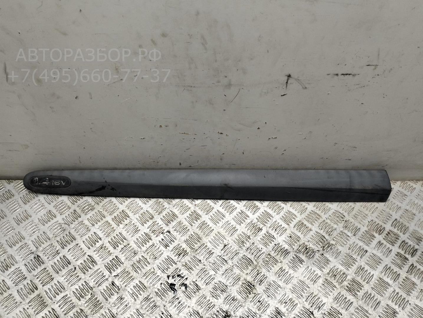 Молдинг двери передней левой