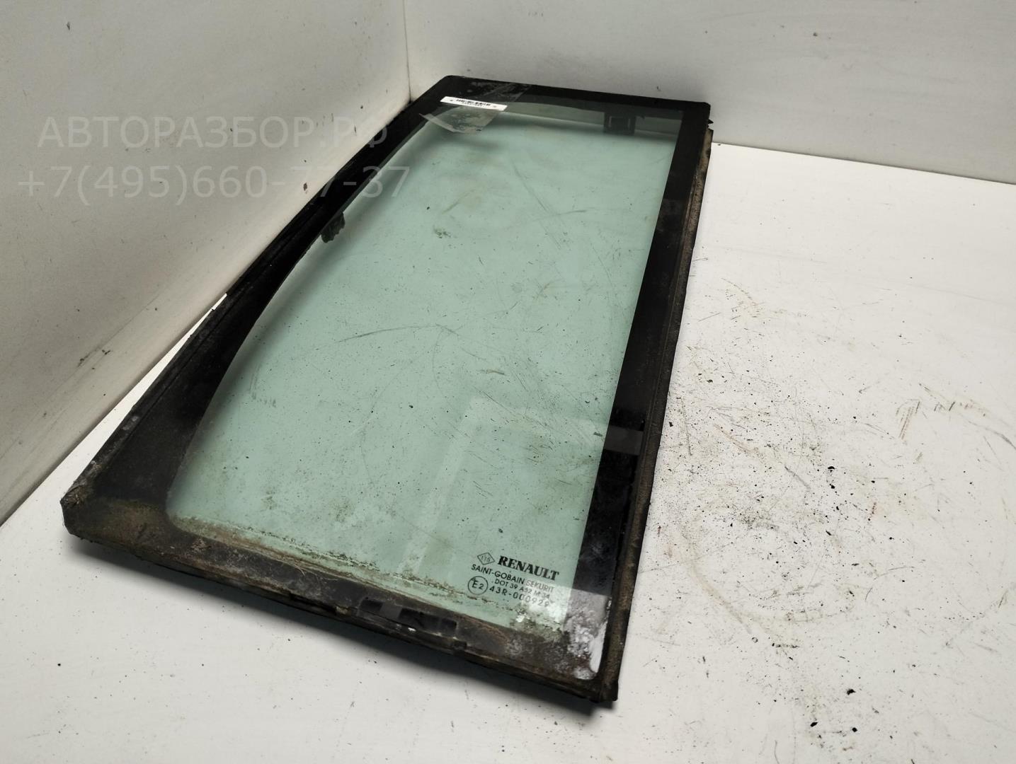 Стекло двери задней правой (форточка)