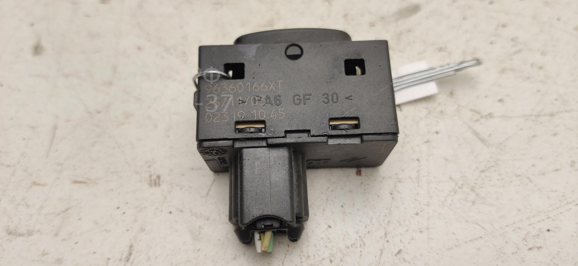 Кнопка стеклоподъемника