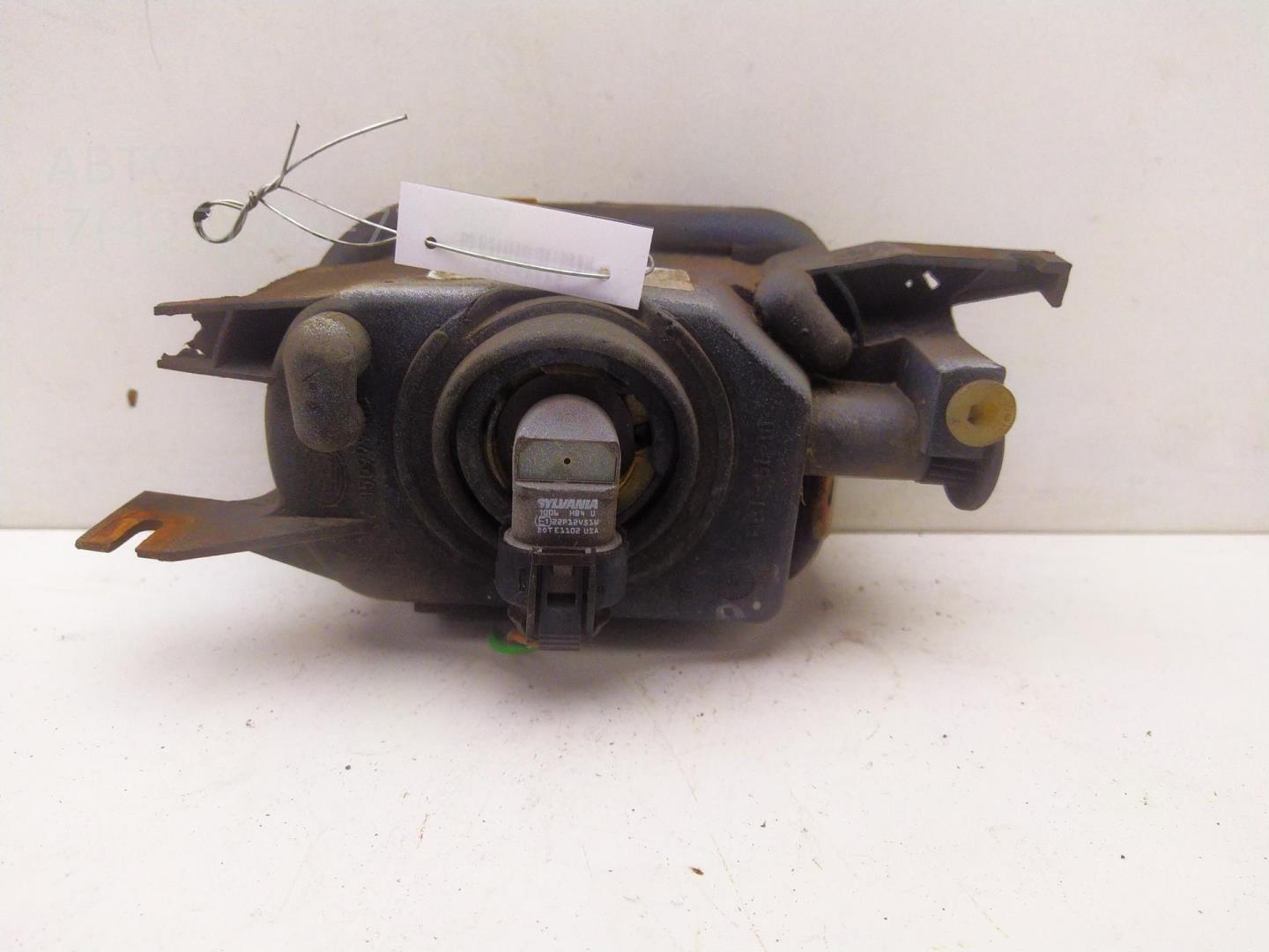 Фара противотуманная левая