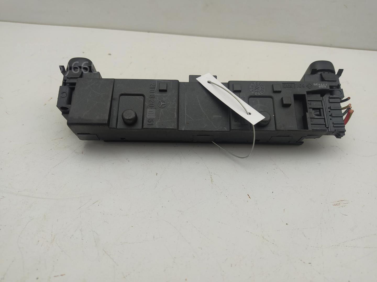 Кнопка обогрева сидений