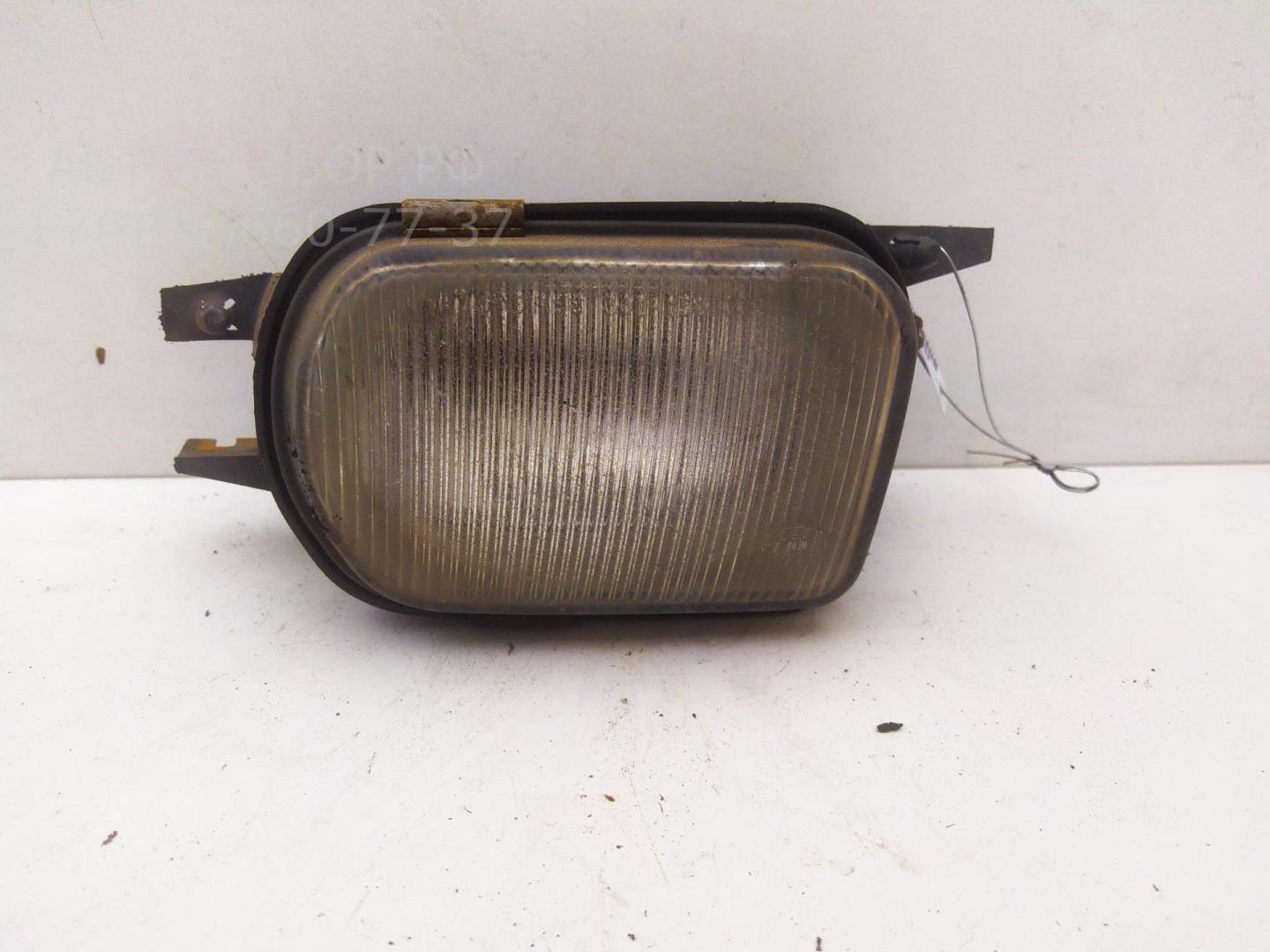 Фара противотуманная правая