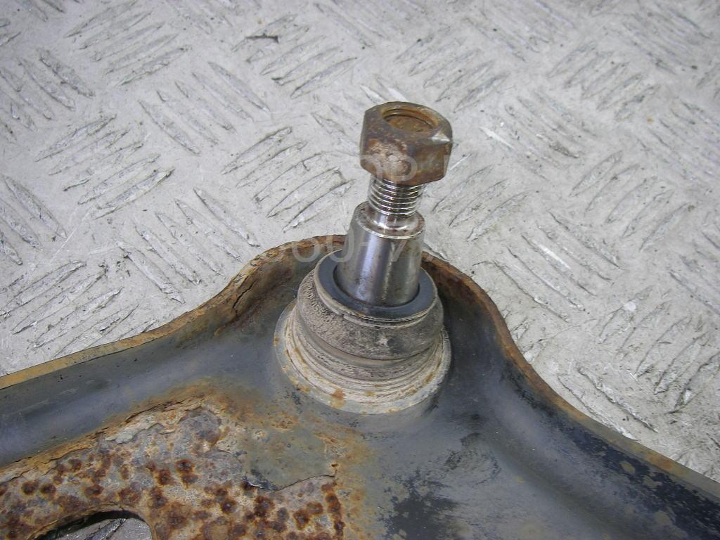 Рычаг передний правый